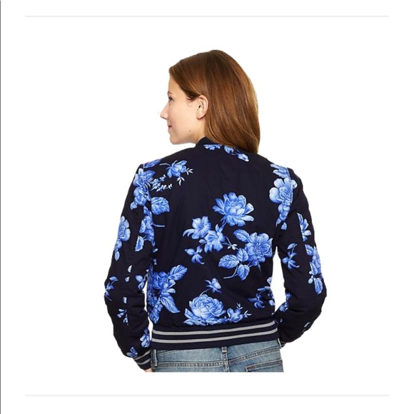 FLOWER BOMB | THE STYLE SCRIBE GAP FLORAL BOMBER - Picture 3 of 5